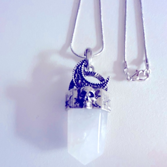 Jewelry - NWOT Necklace Quartz white stone faceted point pendant, skull, crescent moon
